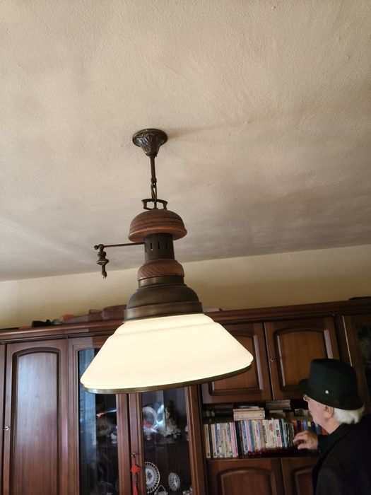 Candelabru din lemn , alama cu opalina
