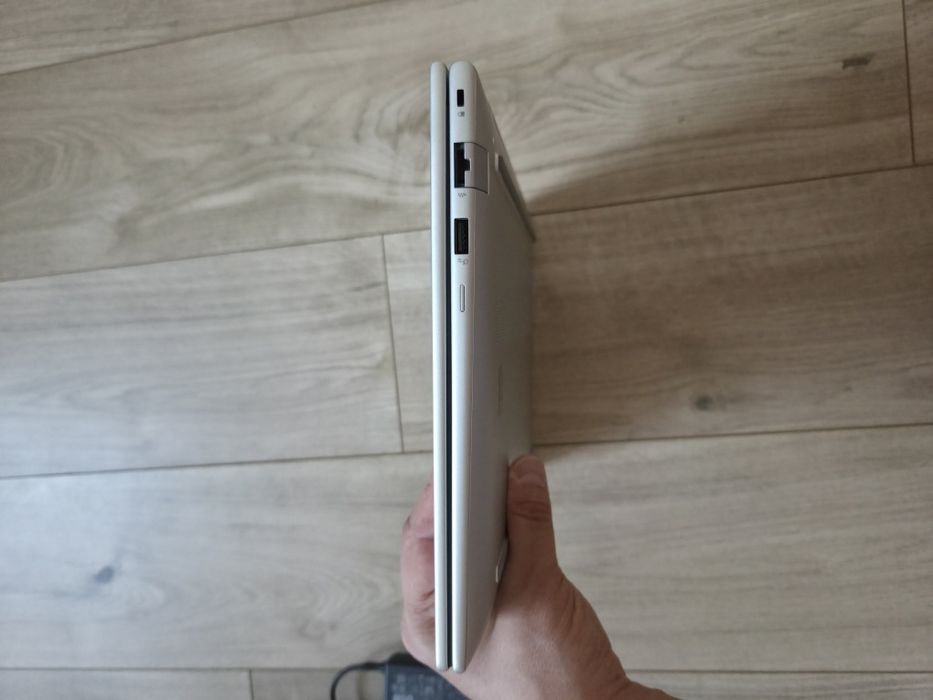 Продавам нов HP EliteBook 640 G11