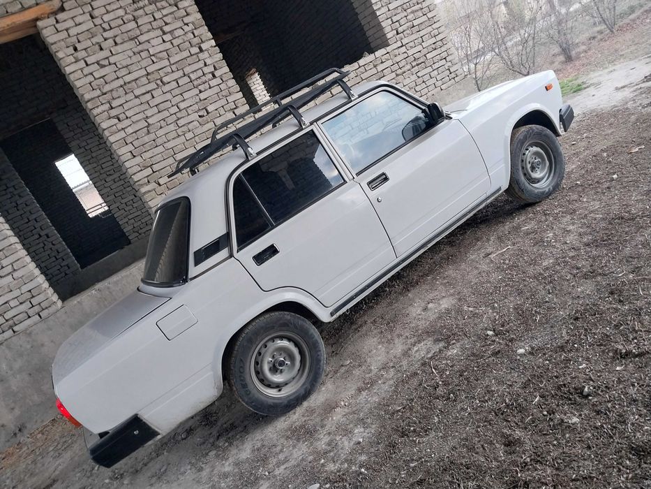 Vaz lada 07 sotiladi