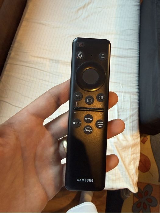 Смарт телевизор Samsung Crystal UHD 43" (CU8000) – Като НОВ, с фолио и кашон!