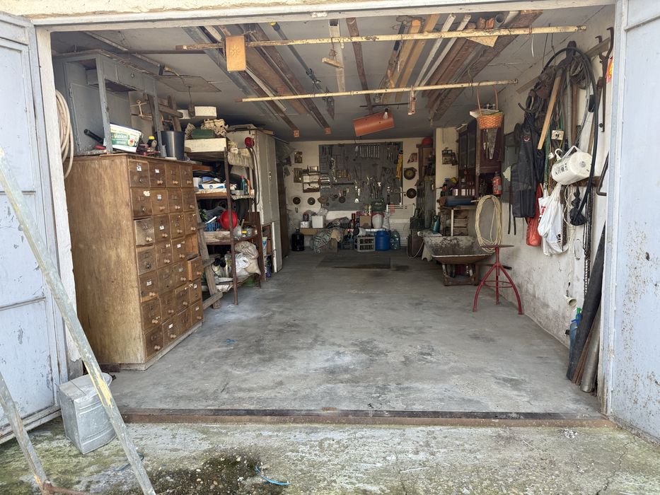 Vand casa cu garaj in Cernicari