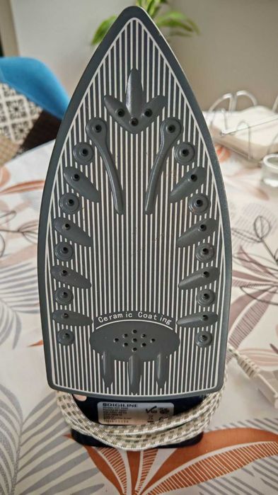 Парна ютия с керамично покритие