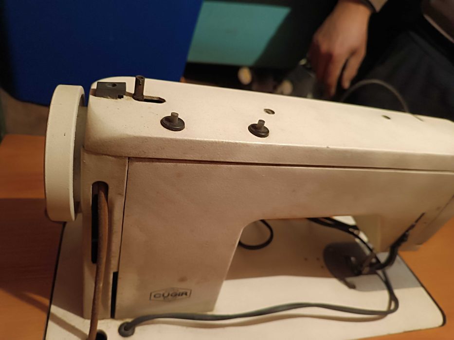 Mașina de cusut  Monica