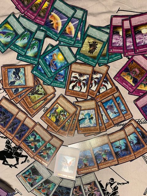 Продажба на Yu-Gi-Oh! yugioh карти сингли готови тестета лотове и т.н.