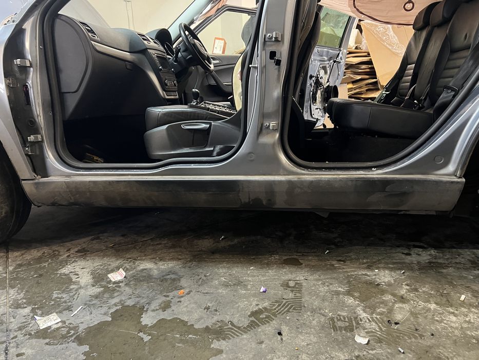 prag dreapta plastic  skoda yeti 2.0 motorina 2012