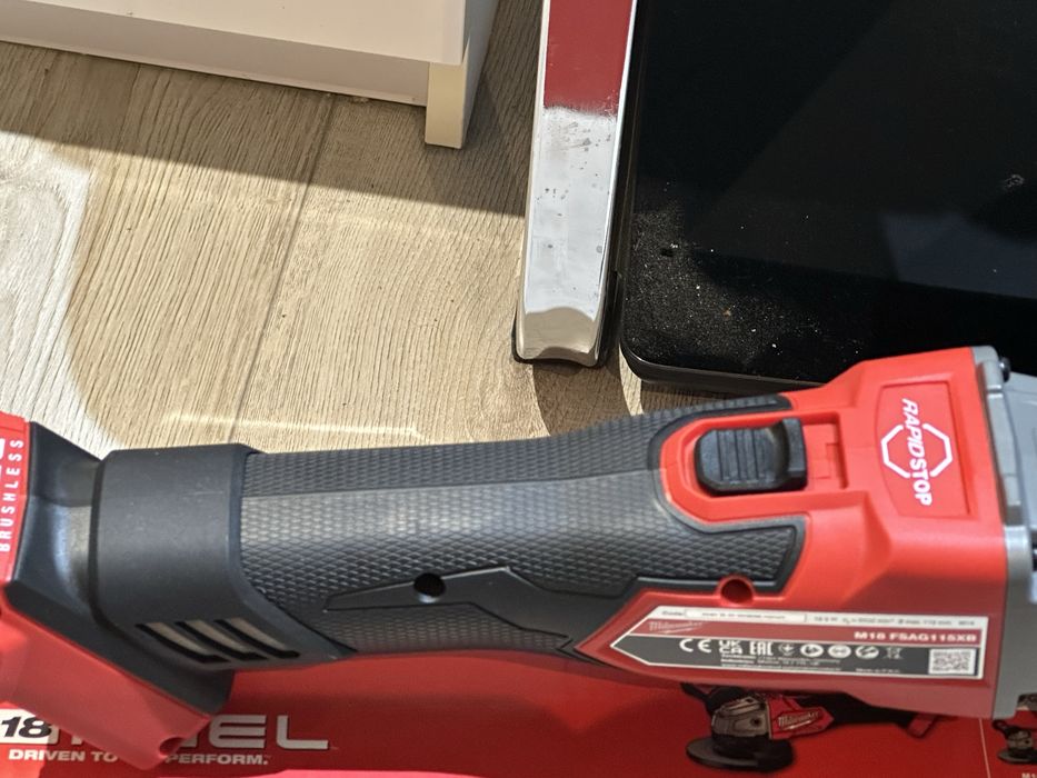 Polizor unghiular (Flex)  Milwaukee Fuel brushless M18 FSAG115XB cu funcția Rapid stop/ nou