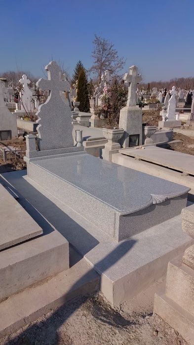 Loc de veci granit masiv