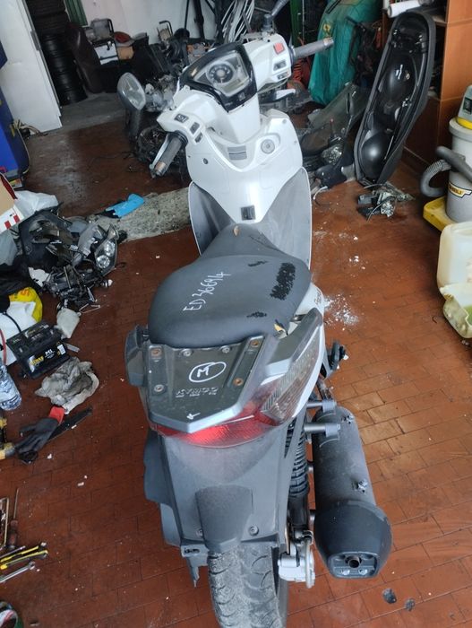 Kymco People GTi 200i-На части