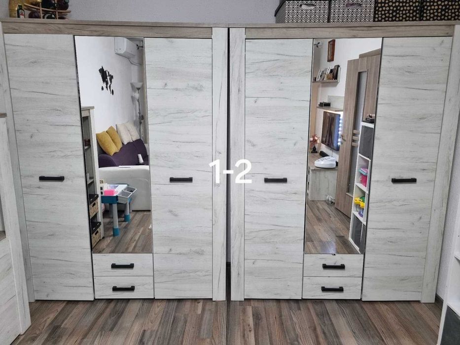 Dulap dormitor stejar alb + stejar gri, 3 usi, cu oglinda 207 x 160 x 55