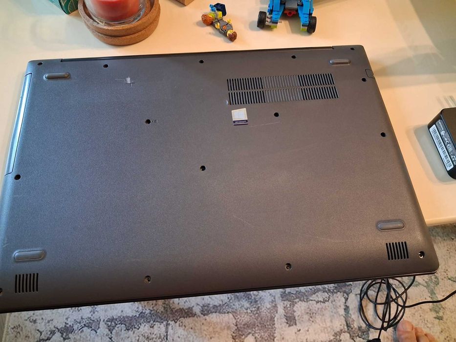 Laptop Lenovo i3  /17.3"