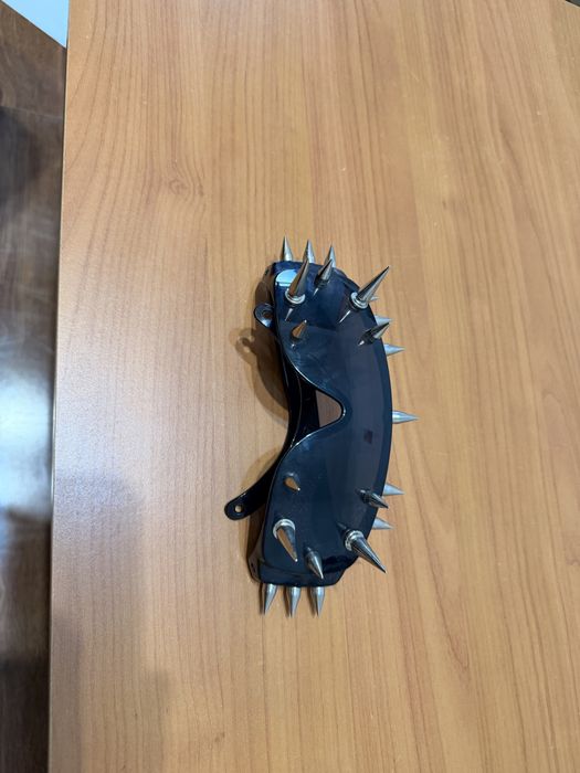 Ochelari de soare cu spike-uri