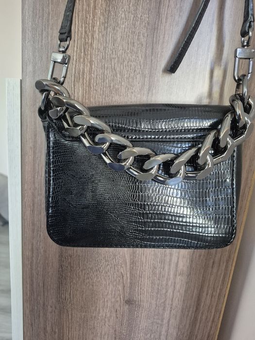 Оригинална чанта GUESS Tullia Mini Crossbody (черна)