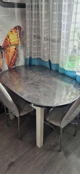 Кухонный стол-бабочка