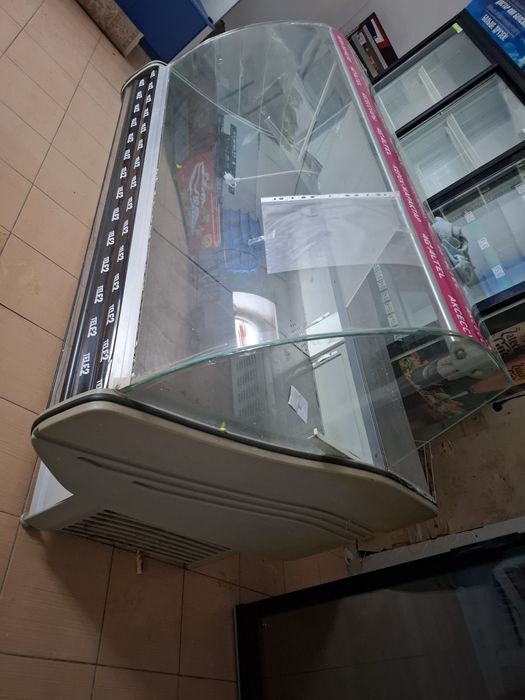 Холодильник, ларь.