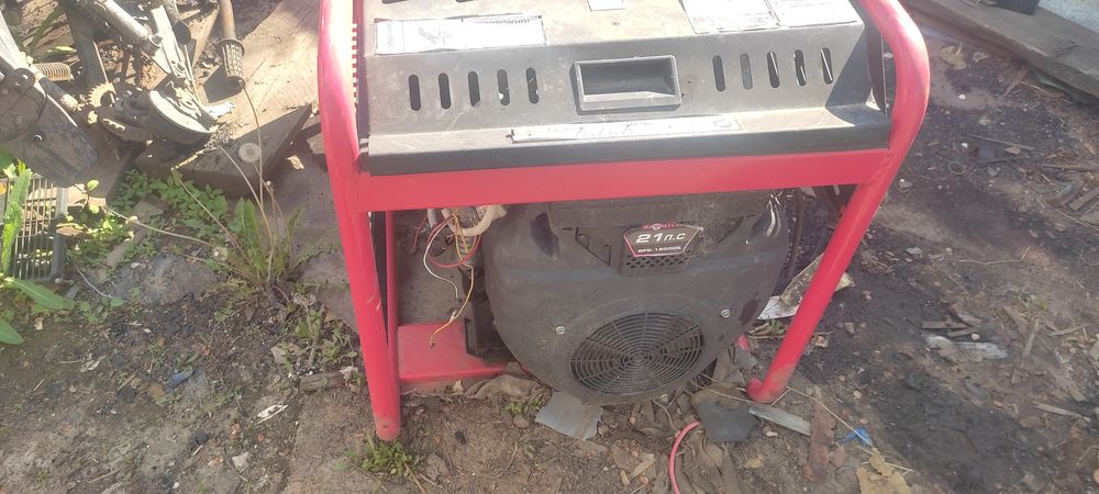 Продам Бензиновый Генератор 10kw 220v.