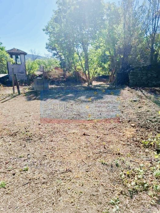 Стара къща с голям парцел 1640 м2