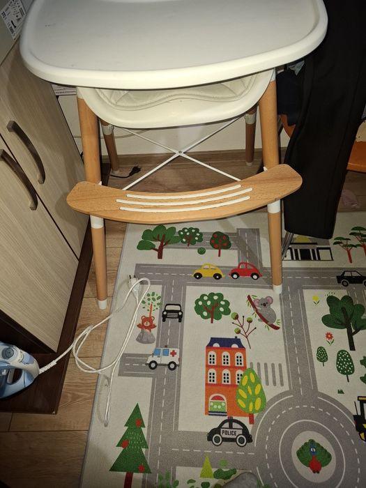 Vând pătuț copil, scaun de masă, scoică și căruț copil