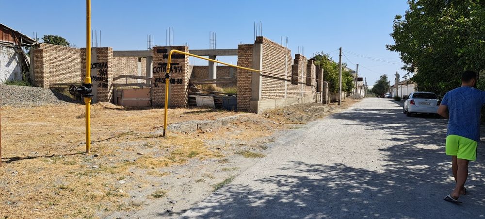 Уй сотилади. Нархи 65 000 $ келишиш имкони бор. Тугал-н курилиш.