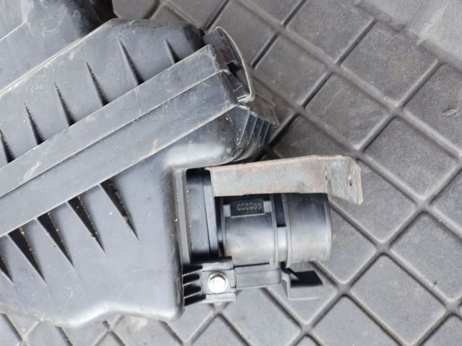 Кутия на въздушен филтър и дебитомер за Nissan Primera P12 1.9dci