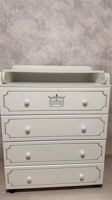 Кроватка с комодом