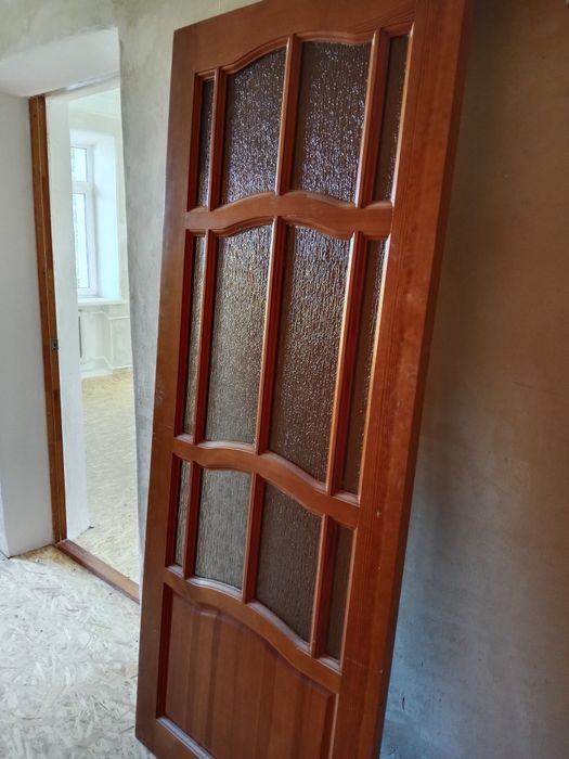 Продам деревянную дверь.