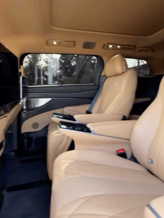 Denza D9 2025г Hybrid! Черный! 5 тыс км пробега! Чистая!