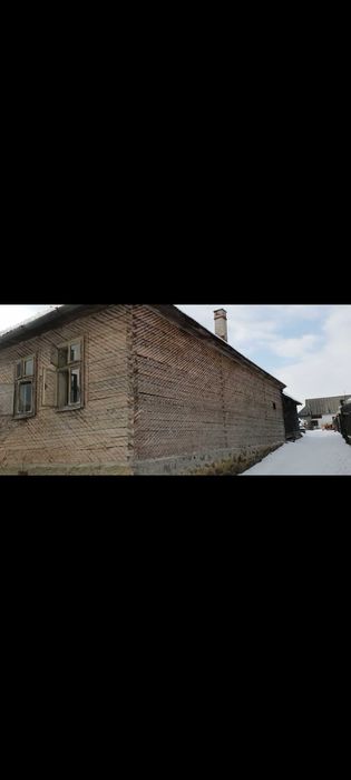 Casă din lemn masiv de vînzare