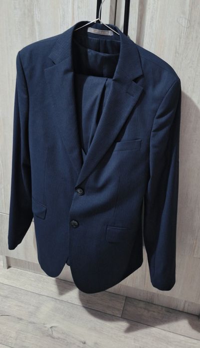 Синий костюм- тройка в полоску