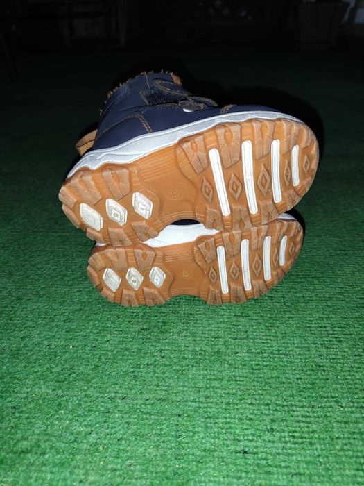 Маратонки Адидас 23 размер и топли боти Синсай 23 размер