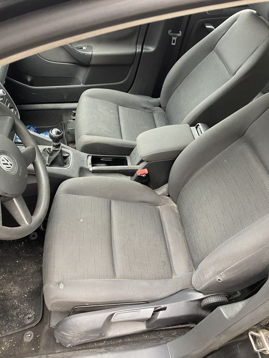 Vand Volkswagen golf 5 sau dezmembrez