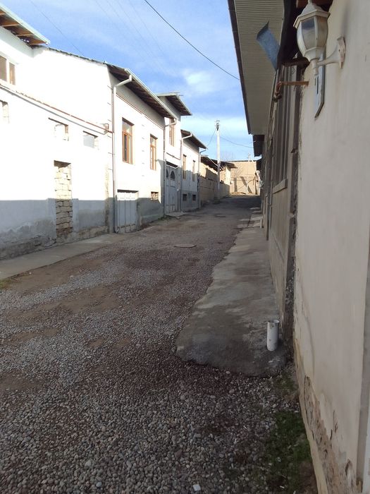 Sirochna sotiladi Eshonguzar o'ra tepa maxallada