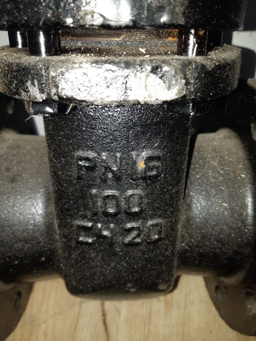 Задвижка чугунная