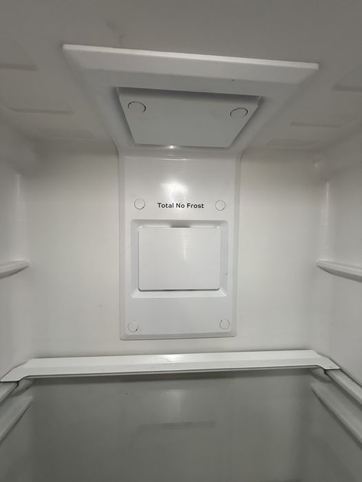 Продается холодильник Indesit  No Frost 290л/185см