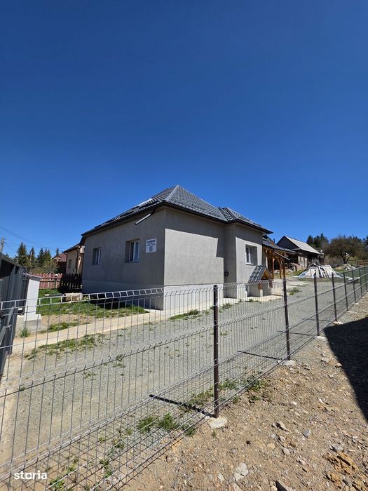 Vand casa la Belis, 800mp teren, la drumu principal, teren drept!