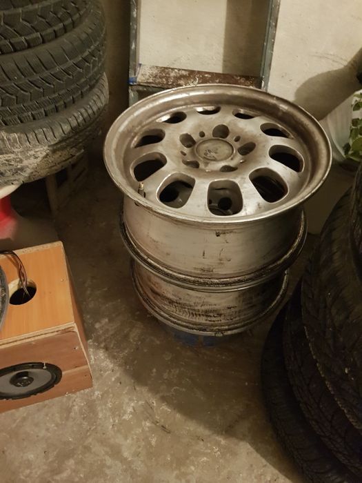 Продавам джанти за BMW e46 За добро състояние.Джантите са 15 ки  .