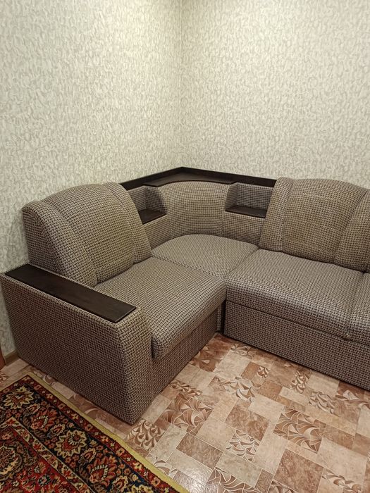 Продам угловой диван.