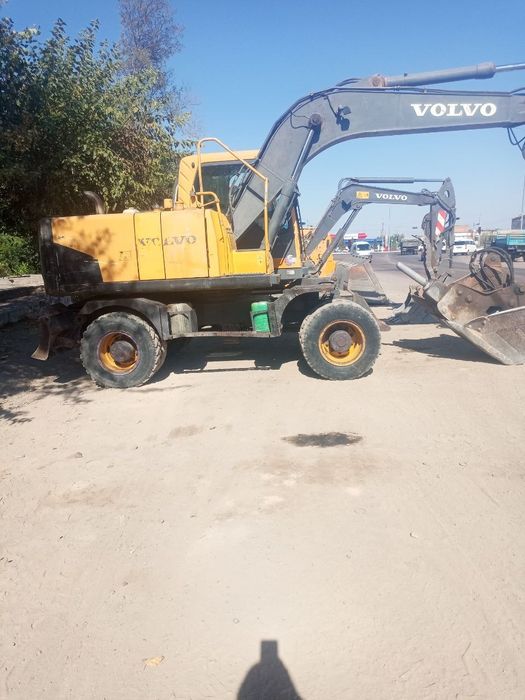 Услуга экскаватора Волва 145 с траншея ковш и гидромолот ом