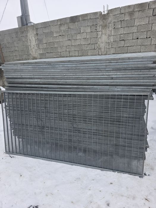 Gretara zincata  și trepte pentru scări zincate  2,00metri pe 1