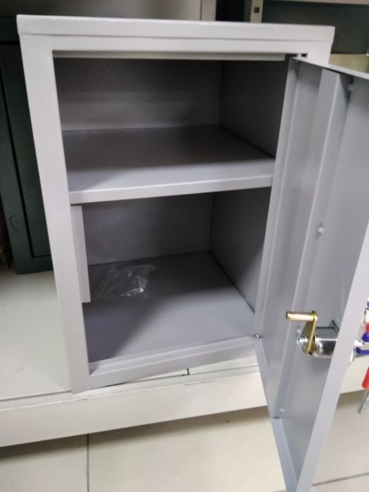 Сейф продам      .