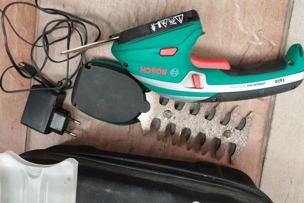 Produs in stare buna de funcționare este folosit 

Compact si usor: fo