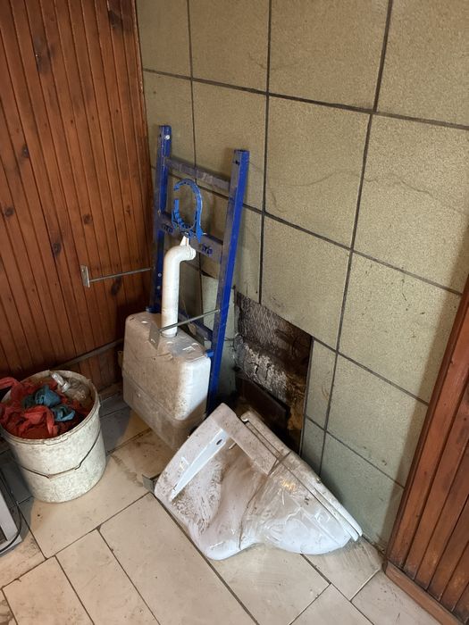 Инсталяция в санузел туалет унитаз