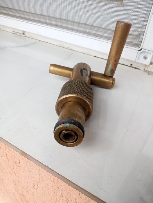 Canea butoi din alama