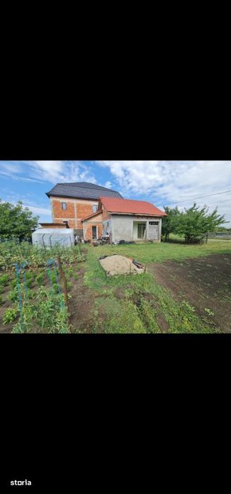 Vand casa cu o camera Vladimirescu Cartierul Florilor.