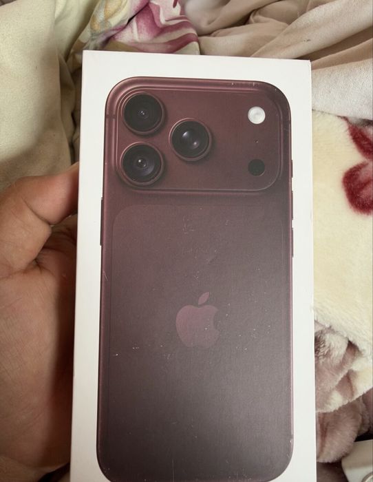 Продаю iphone 18pro 256g неделю пользовался esim