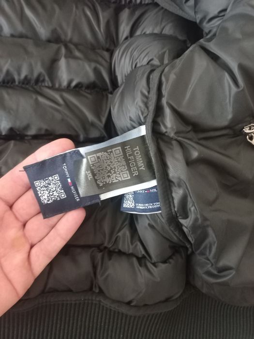 Продавам преходно пухено яке с текстилни ръкави, Tommy Hillfiger!