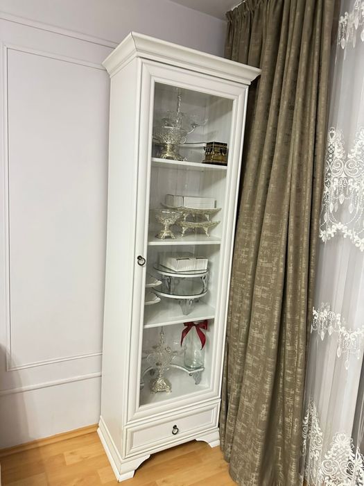 Ветрина для посуды/ декор