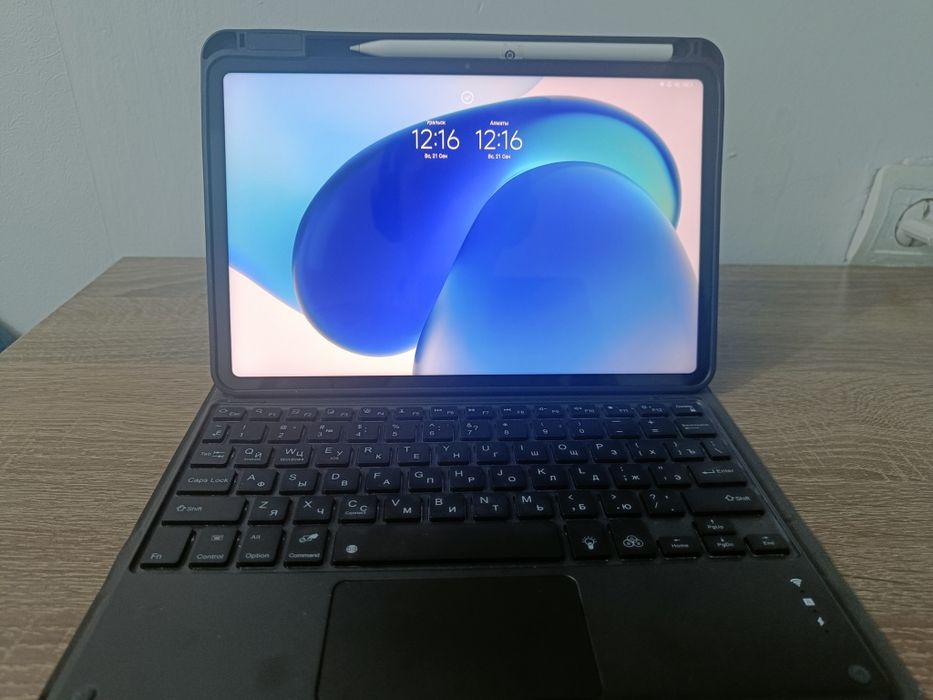 Продам планшет Xiaomi pad 6 чехлом и стилусом