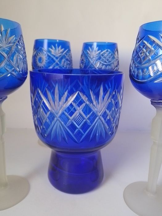 Кристални чаши и ваза