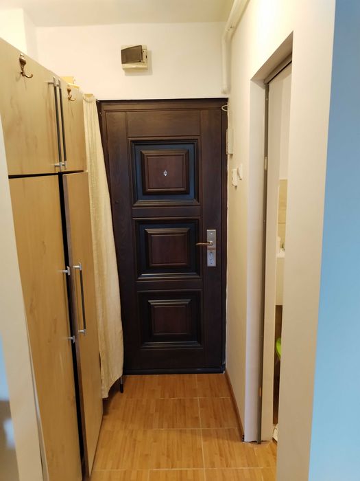 Inchiriez Garsoniera zona Tractorul, aproape de piata