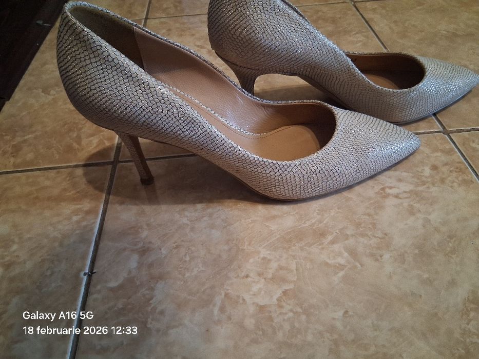 Vand rochie superba !!!